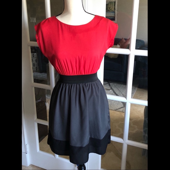 BeBop Dresses & Skirts - Coral & Gray Dress Sz S